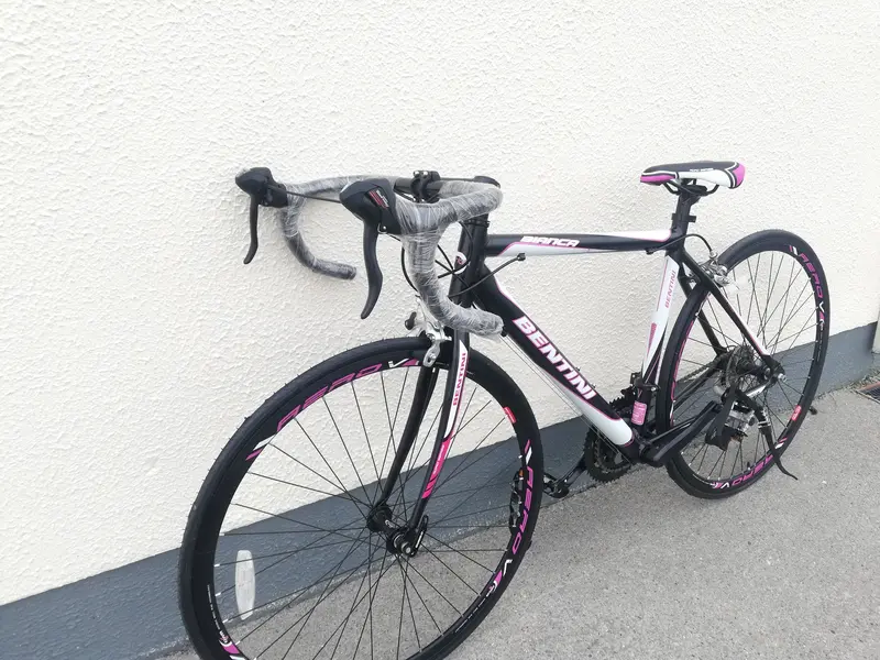 Bianca Women’S Lightweight Alloy Road Bike – Performance Geometry Frame 1