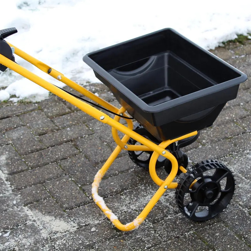 Manual Broadcast Spreader For Salt And Fertiliser – 20 Kg Capacity 1