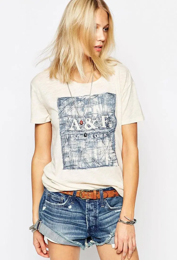 Square-Embroidered Detail T-Shirt 1